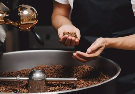 From Kilograms to Tons: When a Roastery Needs to Upgrade to an Industrial Grinder